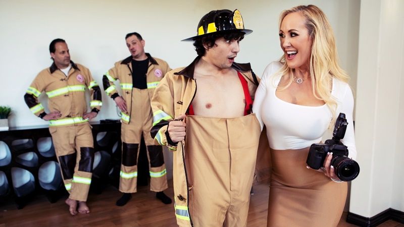 Во время фотосессии милфа не могла устоять перед напором симпатичного пожарного, и секс парочки был неизбежен